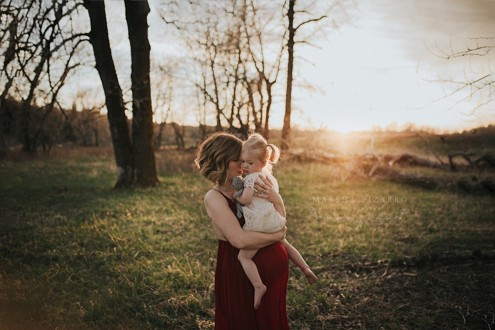 maternity photographer airdrie ab