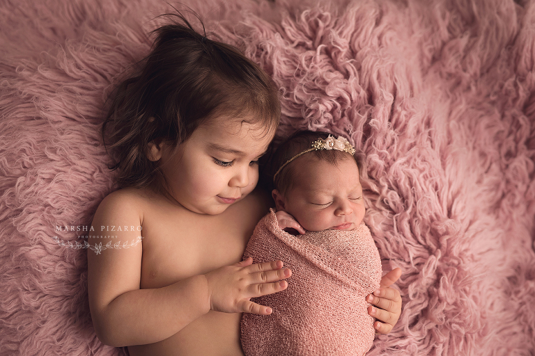 newborn photographer captures sweet sisters
