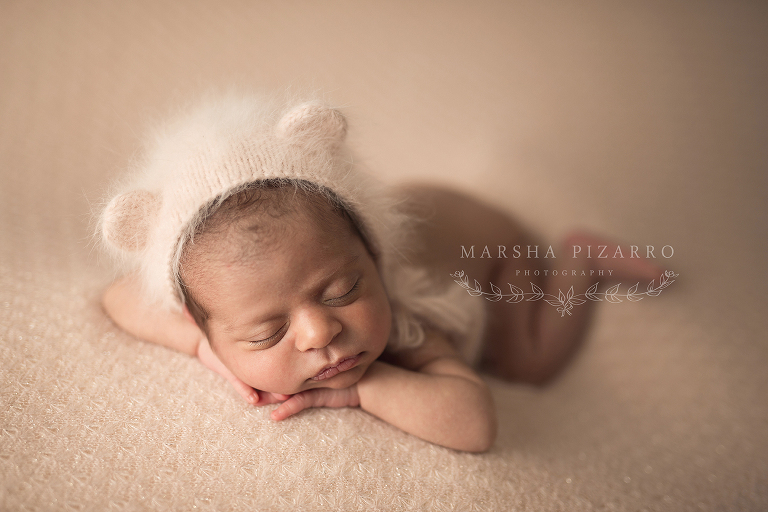newborn pose with hat