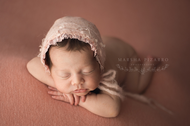 newborn photo wearing bonnet