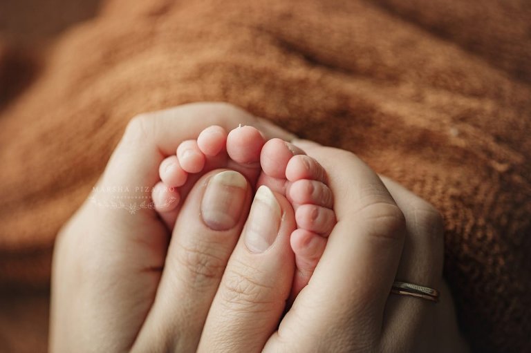newborn photographer victoria alberta