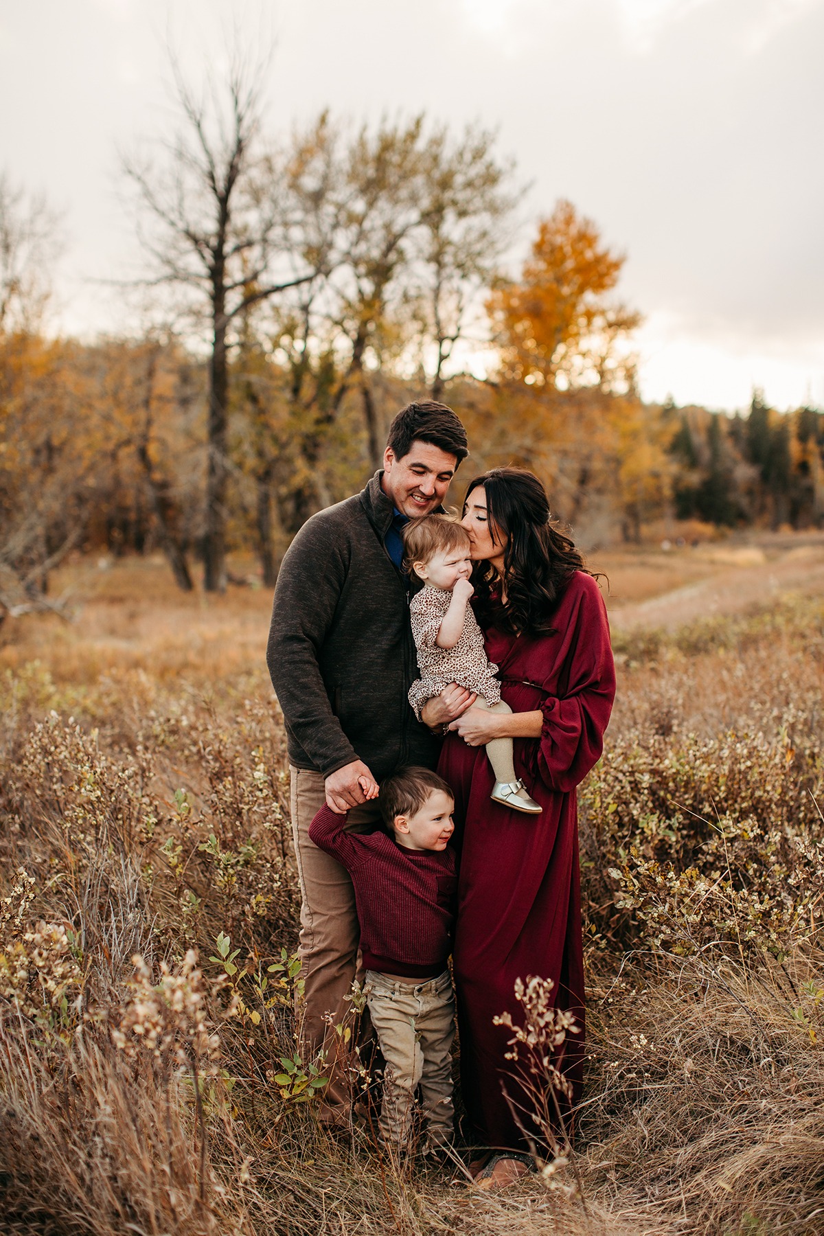 outdoor family photographer in Calgary